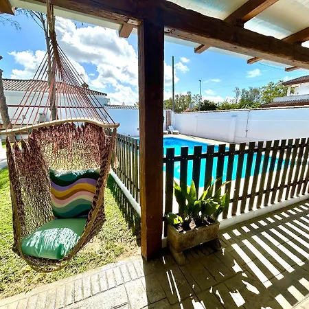 Gatu Serena Piscina Privada Mayores De 25 Anos Y Familias Сasa de vacaciones *