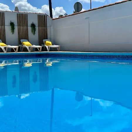 Gatu Serena Piscina Privada Mayores De 25 Anos Y Familias * Чиклана-де-ла-Фронтера