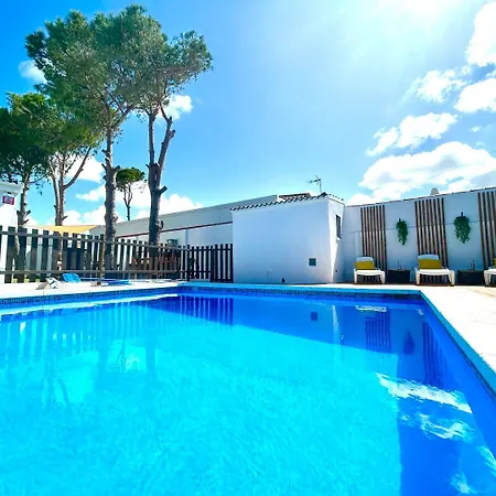 Gatu Serena Piscina Privada Mayores De 25 Anos Y Familias Чиклана-де-ла-Фронтера